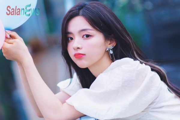 Nhiều ca sĩ trẻ Trung Quốc làm thu ngân, hát dạo