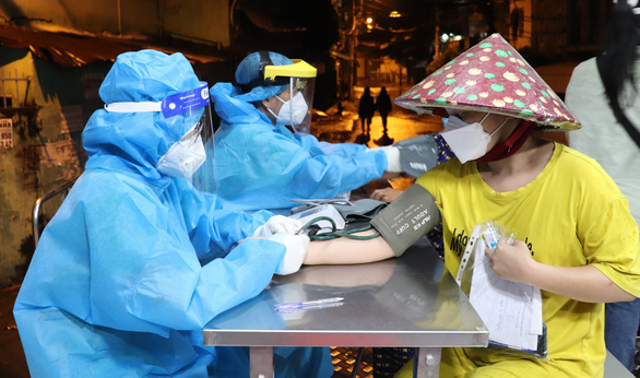 TP.HCM: Những ai được tiêm vắc xin mũi 2 đến ngày 15-9? - Ảnh 2. TP.HCM: Những ai được tiêm vắc xin mũi 2 đến ngày 15-9? - Ảnh 2.