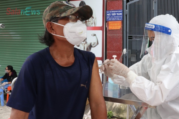 TP.HCM: Những ai được tiêm vắc xin mũi 2 đến ngày 15-9?