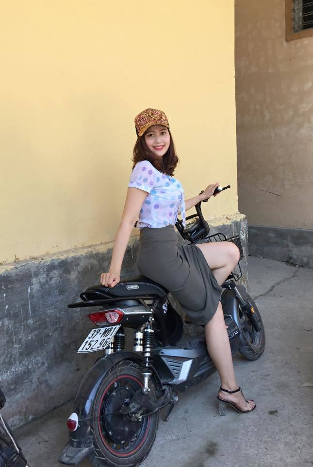 Nữ giám thị coi thi tốt nghiệp THPT gây 'hot mạng' dù đeo khẩu trang kín mít 6