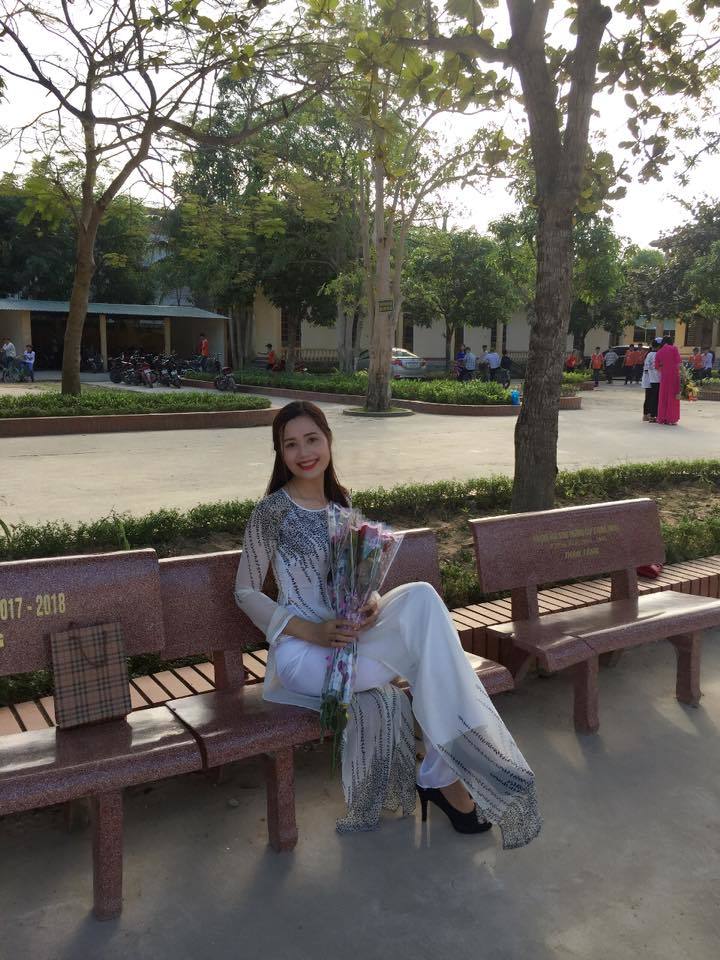 Nữ giám thị coi thi tốt nghiệp THPT gây 'hot mạng' dù đeo khẩu trang kín mít 8