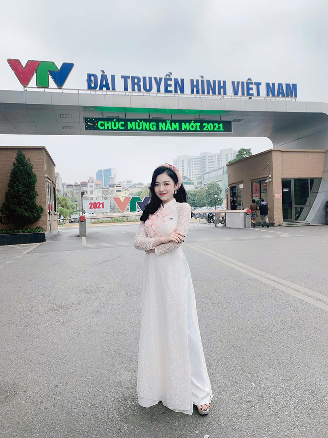 Nữ MC hot nhất Liên Quân bị đồn lương trăm triệu một tháng, ngay lập tức dùng “văn mẫu” để phản bác 4