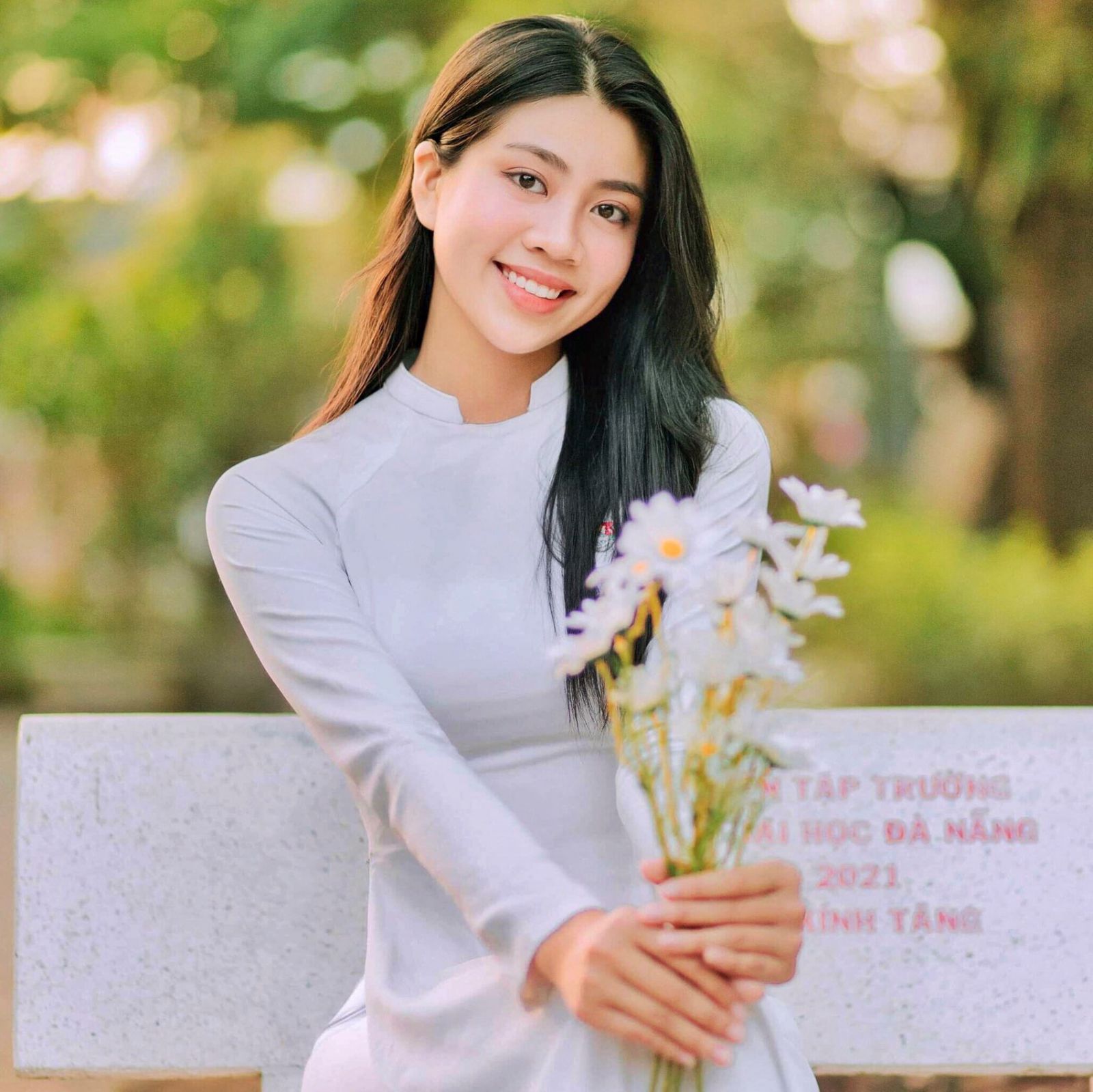 Nữ sinh 16 tuổi cao 1, 74 m ở Đà Nẵng ảnh 1 Nu sinh 16 tuoi cao 1, 74 m o Da Nang anh 1