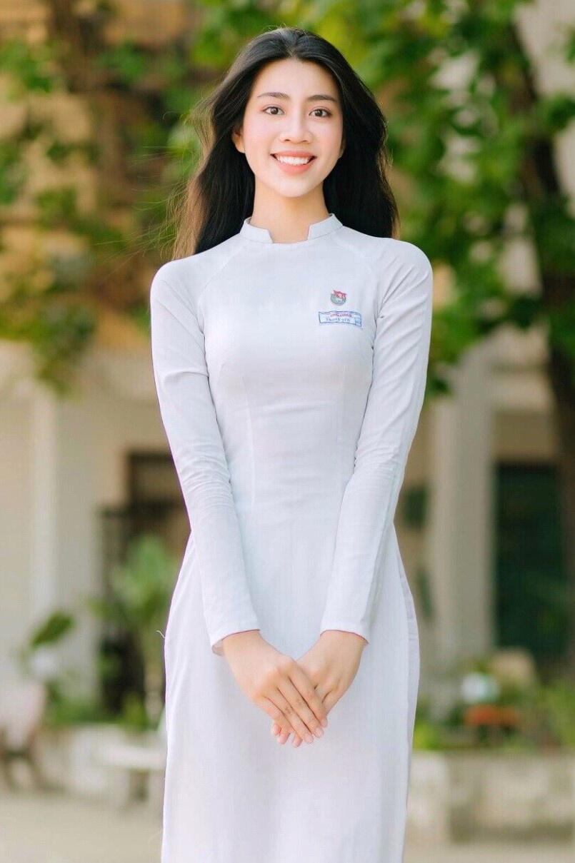 Nữ sinh 16 tuổi cao 1, 74 m ở Đà Nẵng ảnh 3 Nu sinh 16 tuoi cao 1, 74 m o Da Nang anh 3