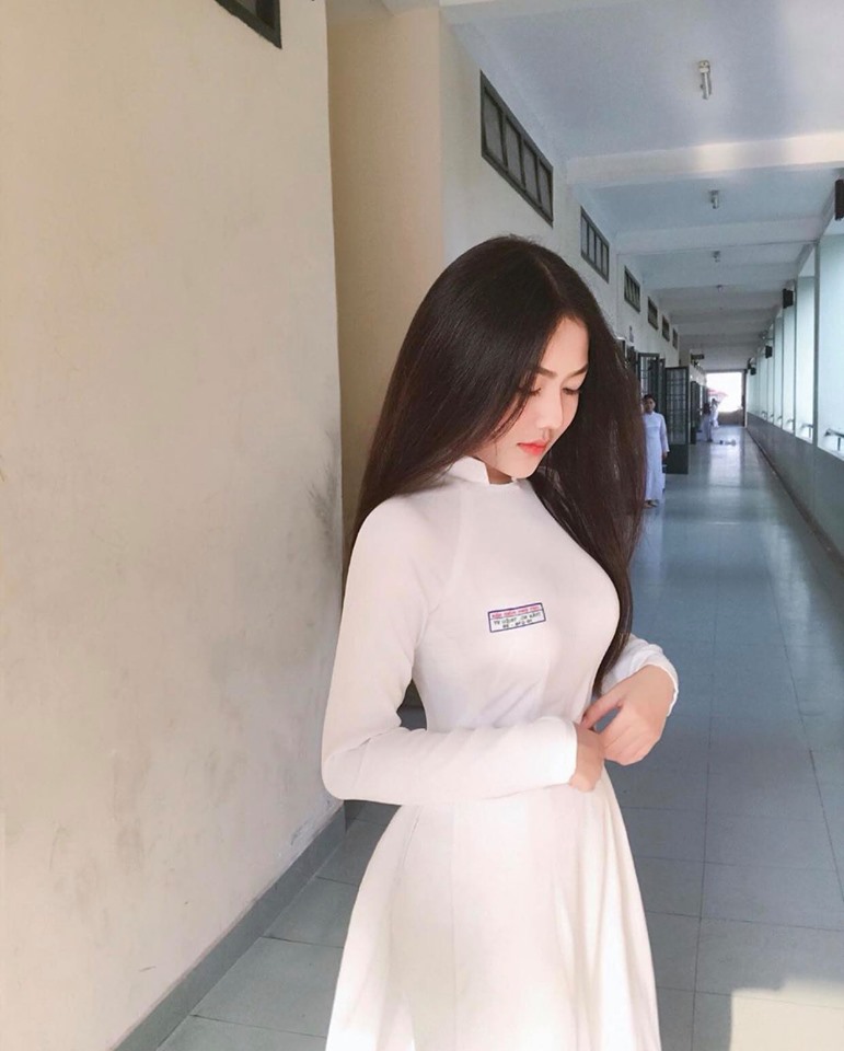 Nữ sinh 18 tuổi Sài thành nổi tiếng vì mặc áo dài quá đẹp ở tuổi dậy thì - 2