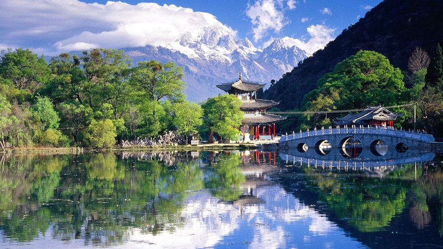 Ở gần núi thì cuộc sống thịnh vượng. (Ảnh qua wallpaperose.com)