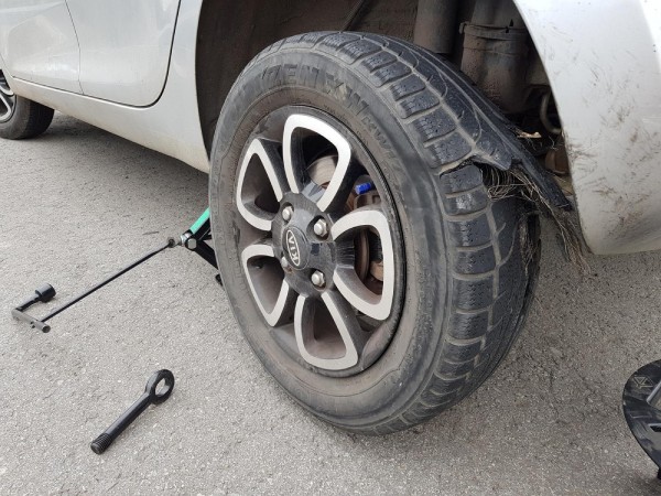 Xử lý thế nào khi ô tô bị mất lái đột ngột?