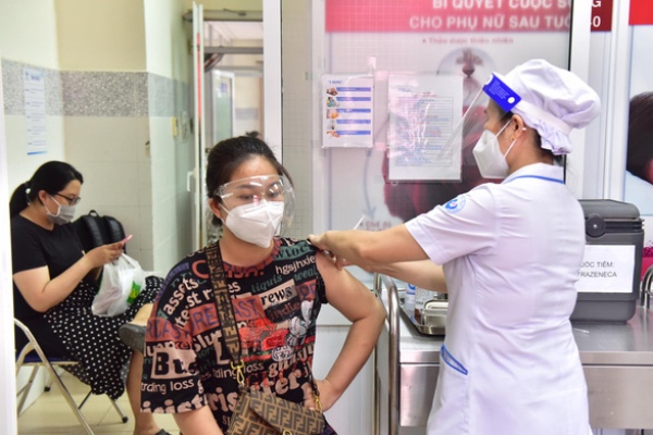 Phụ nữ mang thai có nên tiêm vắc xin ngừa COVID-19?