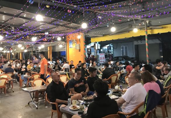 Kệ COVID-19, vô số quán nhậu ở TP.HCM vẫn 'vui như ngày hội' 3