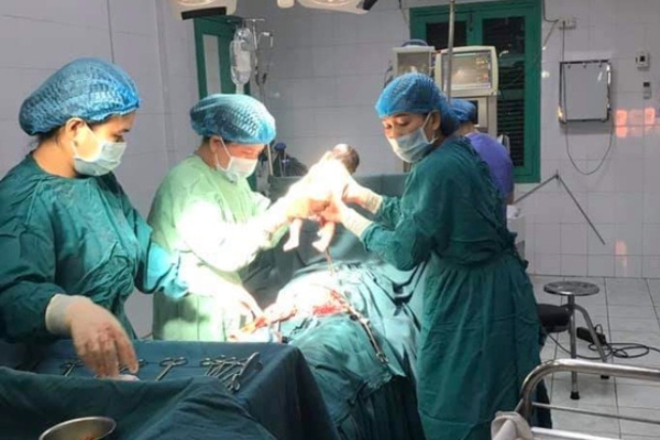 Sản phụ 11 tuổi sinh con có đúng là… 11 tuổi?