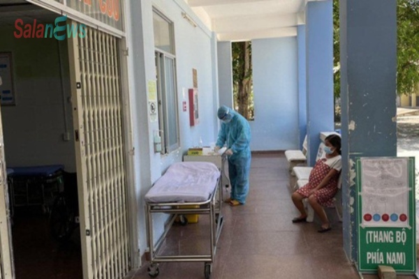 Sản phụ nghi dương tính đi xe máy từ Bình Dương về Nghệ An 'mẹ tròn con vuông'