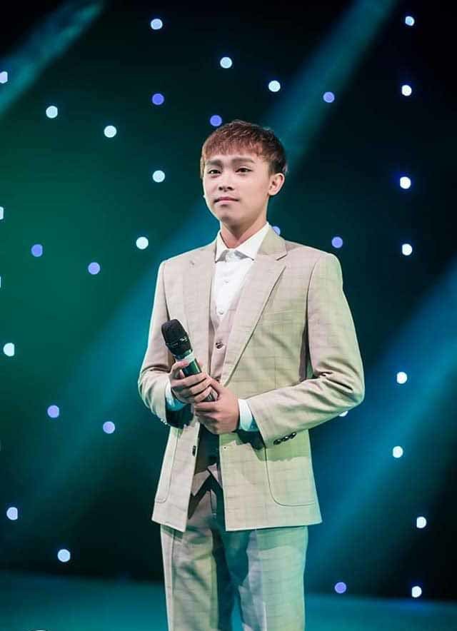 Hồ Văn Cường sau 5 năm đi hát vẫn không biết cát-xê của mình là bao nhiêu. (Ảnh: 24h) Hồ Văn Cường sau 5 năm đi hát vẫn không biết cát-xê của mình là bao nhiêu. (Ảnh: 24h)