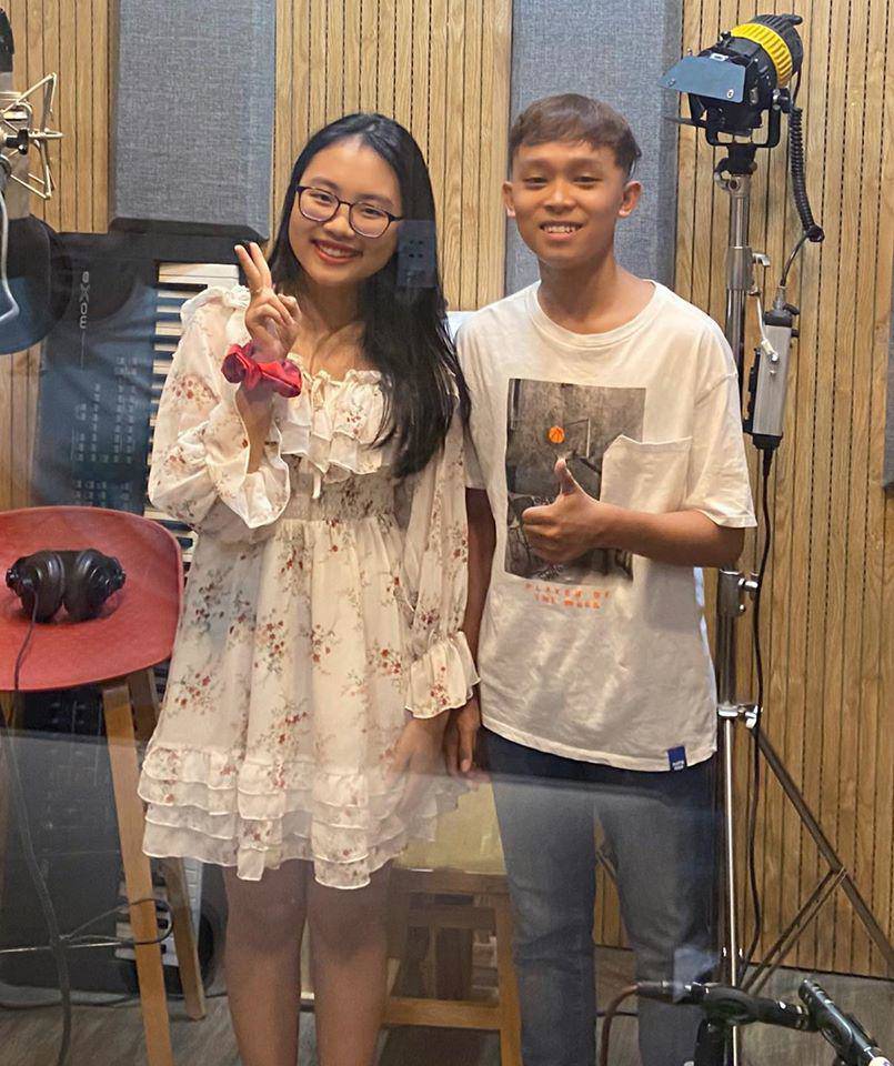 Đều là những giọng ca nhí thành danh, có cát-xê cao nhưng Hồ Văn Cường lại không phát triển được như Phương Mỹ Chi. (Ảnh: FBNV) Đều là những giọng ca nhí thành danh, có cát-xê cao nhưng Hồ Văn Cường lại không phát triển được như Phương Mỹ Chi. (Ảnh: FBNV)