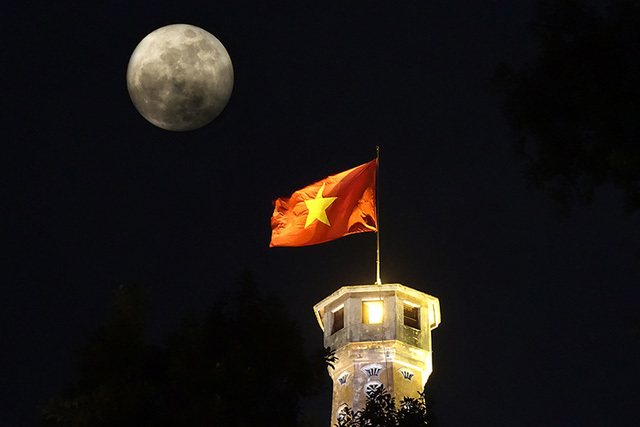 Siêu trăng thế kỷ trên bầu trời Hà Nội
