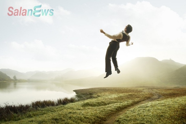 Bí ẩn: Người nông dân đột nhiên sở hữu khả năng bay lượn trên mặt đất