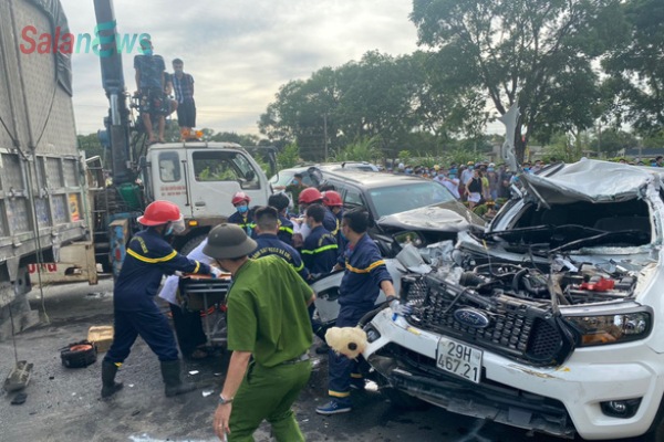 Tai nạn liên hoàn trên quốc lộ 1A làm nhiều xe biến dạng, 1 người chết, nhiều người bị thương