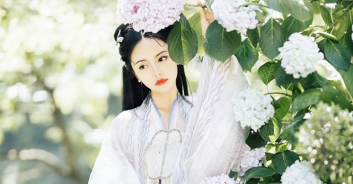 Phụ nữ và đàn ông đẹp luôn dễ dàng thu hút ánh mắt của mọi người.