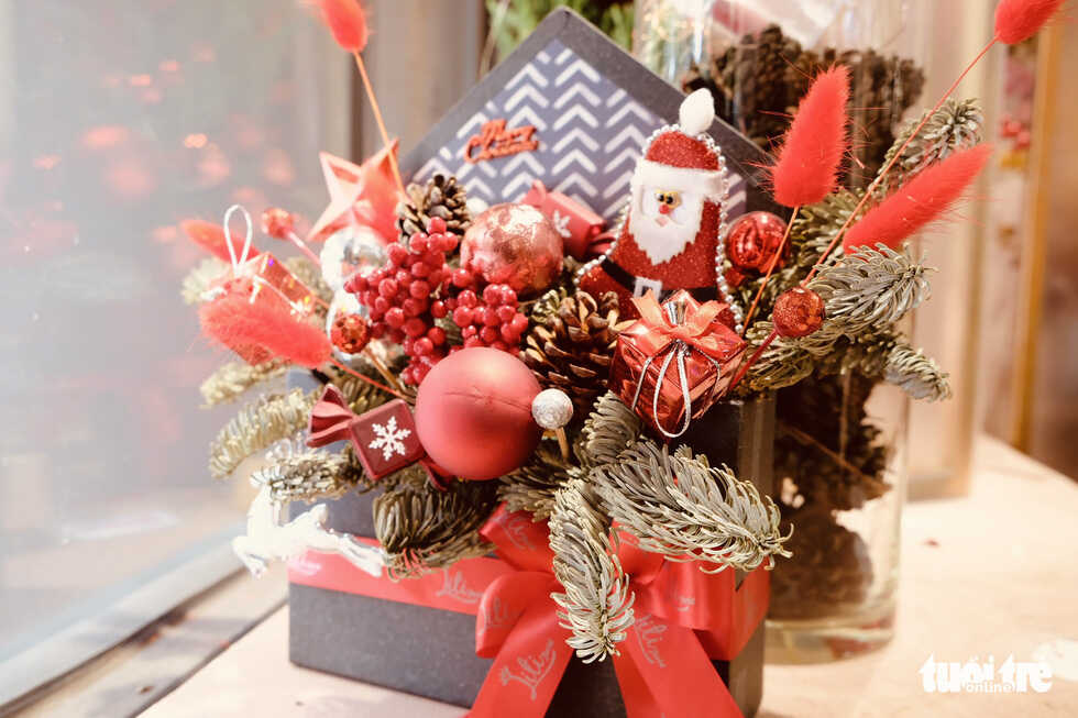 Thông tươi Mỹ giá 50 triệu vẫn 'cháy hàng' dịp Giáng sinh 4