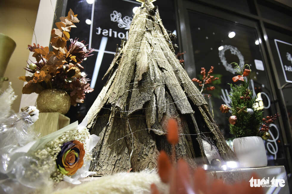 Thông tươi Mỹ giá 50 triệu vẫn 'cháy hàng' dịp Giáng sinh 8