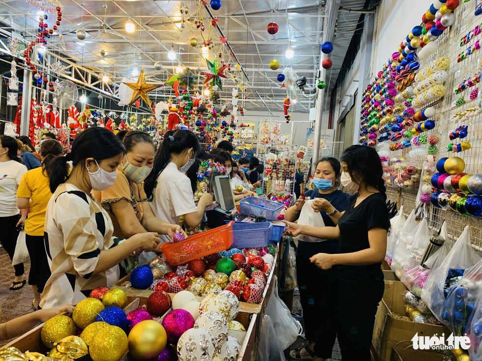 Thông tươi Mỹ giá 50 triệu vẫn 'cháy hàng' dịp Giáng sinh 9