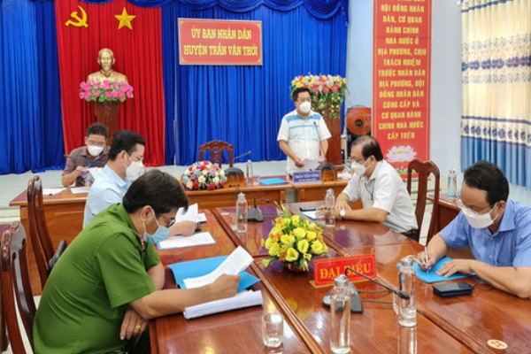 Huyện Trần Văn Thời: 'Tiêu hủy đàn chó là cần thiết'