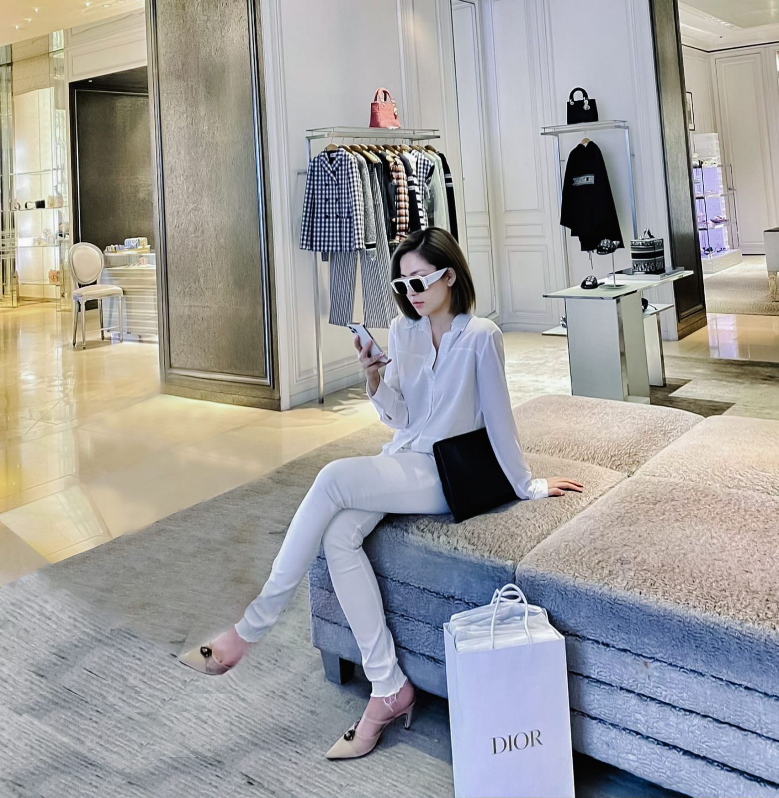 HOT GIRL TRÂM ANH BẬT MÍ SẮP CƯỚI BẠN TRAI ĐẠI GIA, DÂN MẠNG TIẾC RẺ LỤC LẠI CLIP RA XEM 2