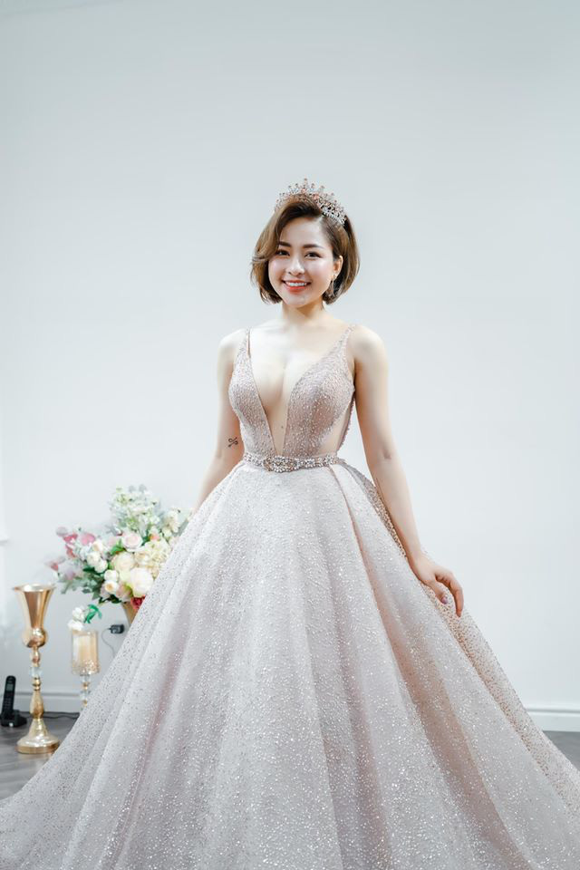 HOT GIRL TRÂM ANH BẬT MÍ SẮP CƯỚI BẠN TRAI ĐẠI GIA, DÂN MẠNG TIẾC RẺ LỤC LẠI CLIP RA XEM 3