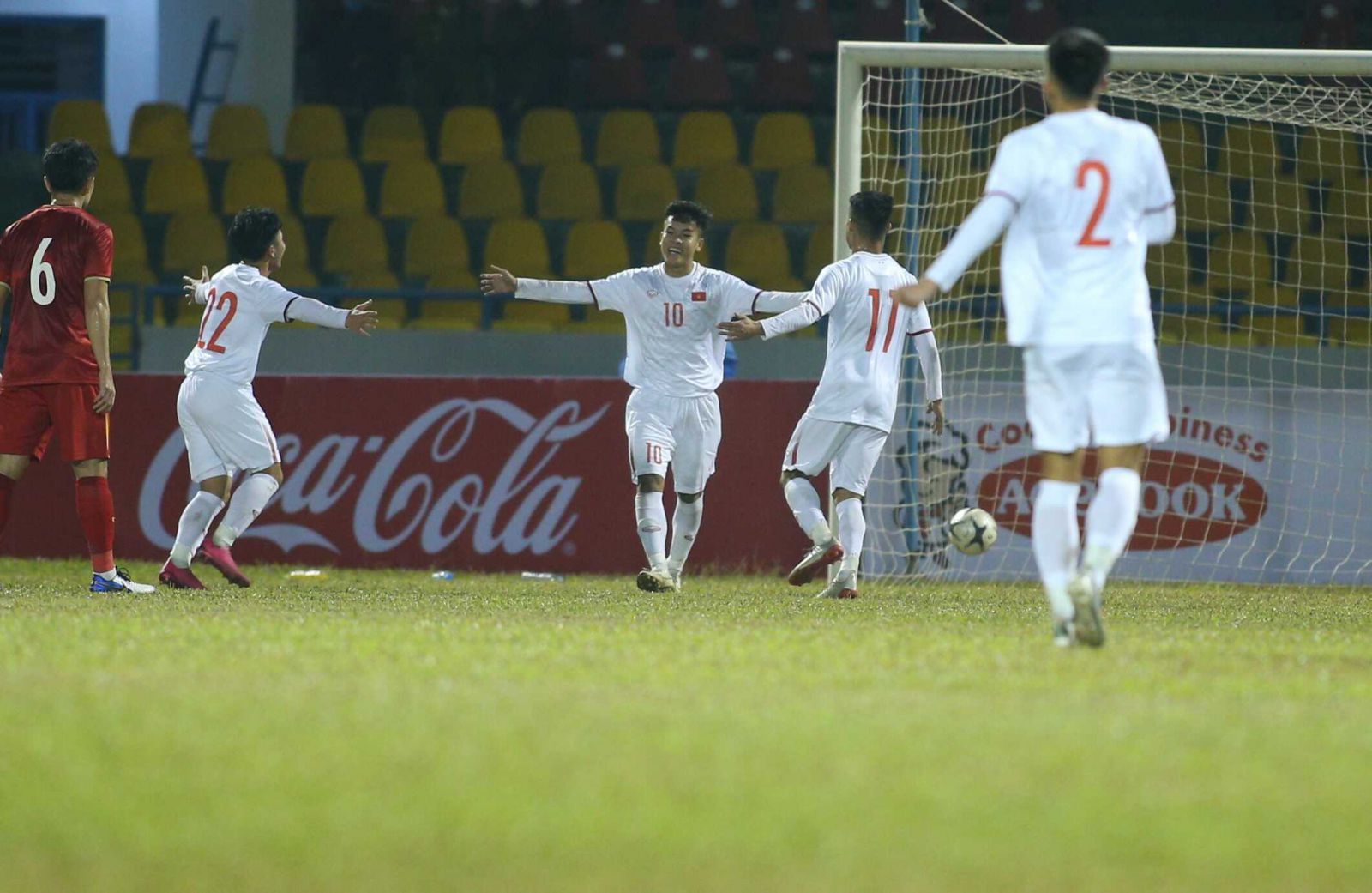 Văn Quyết, Xuân Trường ghi bàn, tuyển Việt Nam nhọc nhằn ngược dòng trước đàn em U22 Việt Nam 2