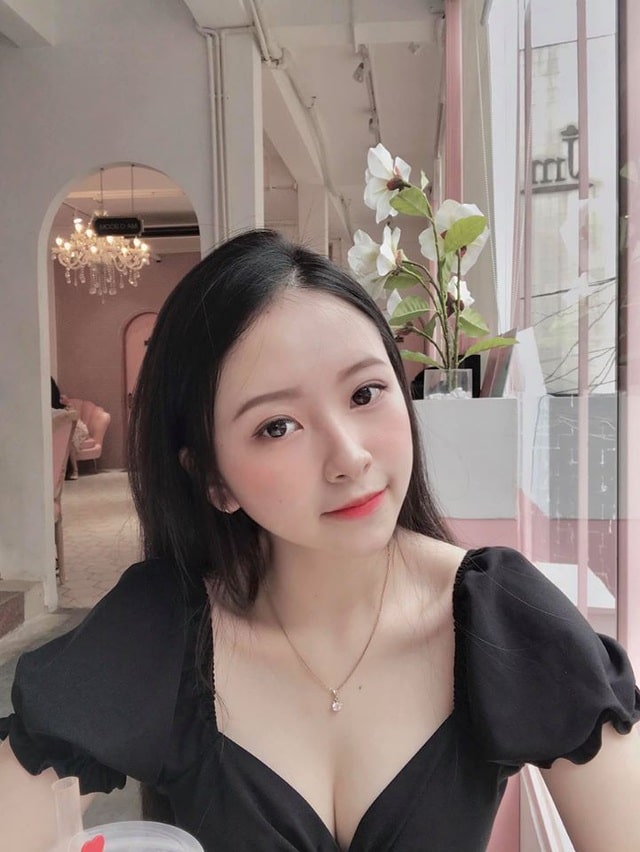 Bố đi cổ vũ con diễn văn nghệ trên trường, về mẹ kiểm tra điện thoại toàn thấy video quay cô giáo 9