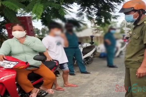 Vợ đánh công an khi thấy chồng bị lập biên bản