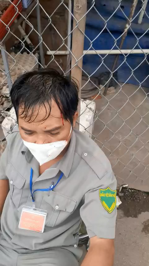 Vụ dân quân, dân phòng đánh dân ở Đồng Nai: Đưa đồ vào chốt, xảy ra ném đá, đánh nhau - Ảnh 2. Vụ dân quân, dân phòng đánh dân ở Đồng Nai: Đưa đồ vào chốt, xảy ra ném đá, đánh nhau - Ảnh 2.