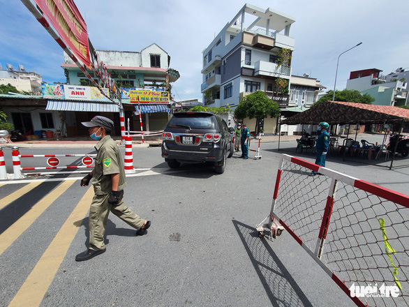 Ở quận 12 xin qua Gò Vấp cho chó ăn, CSGT yêu cầu quay đầu - Ảnh 3.