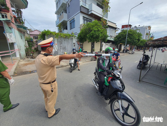 Ở quận 12 xin qua Gò Vấp cho chó ăn, CSGT yêu cầu quay đầu - Ảnh 6.
